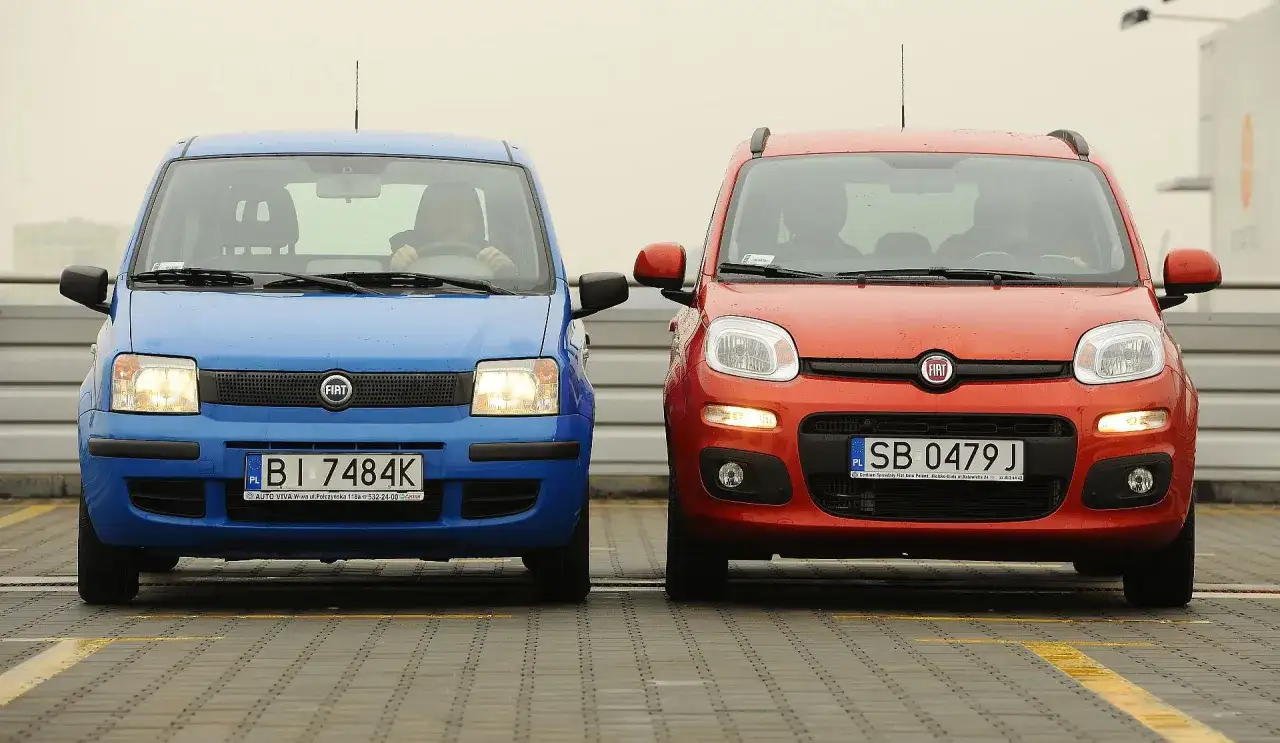 Dwa Fiaty Panda, niebieski i czerwony, stoją obok siebie. Zastanawiasz się, ile waży Fiat Panda?