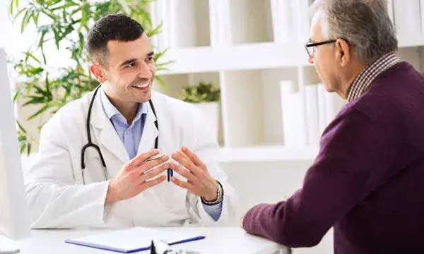 Urolog z pacjentem, urologia, konsultacja medyczna