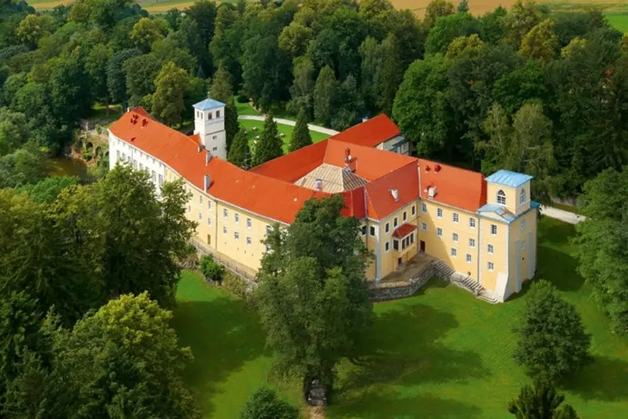 Romantyczny zamek w Polsce nocleg