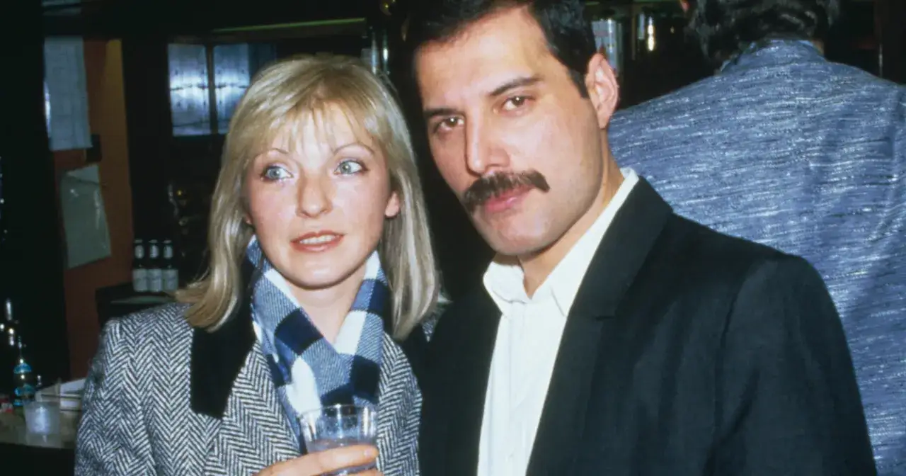 Freddie Mercury z Mary Austin, jego wieloletnią partnerką i narzeczoną, która była dla niego jak żona.