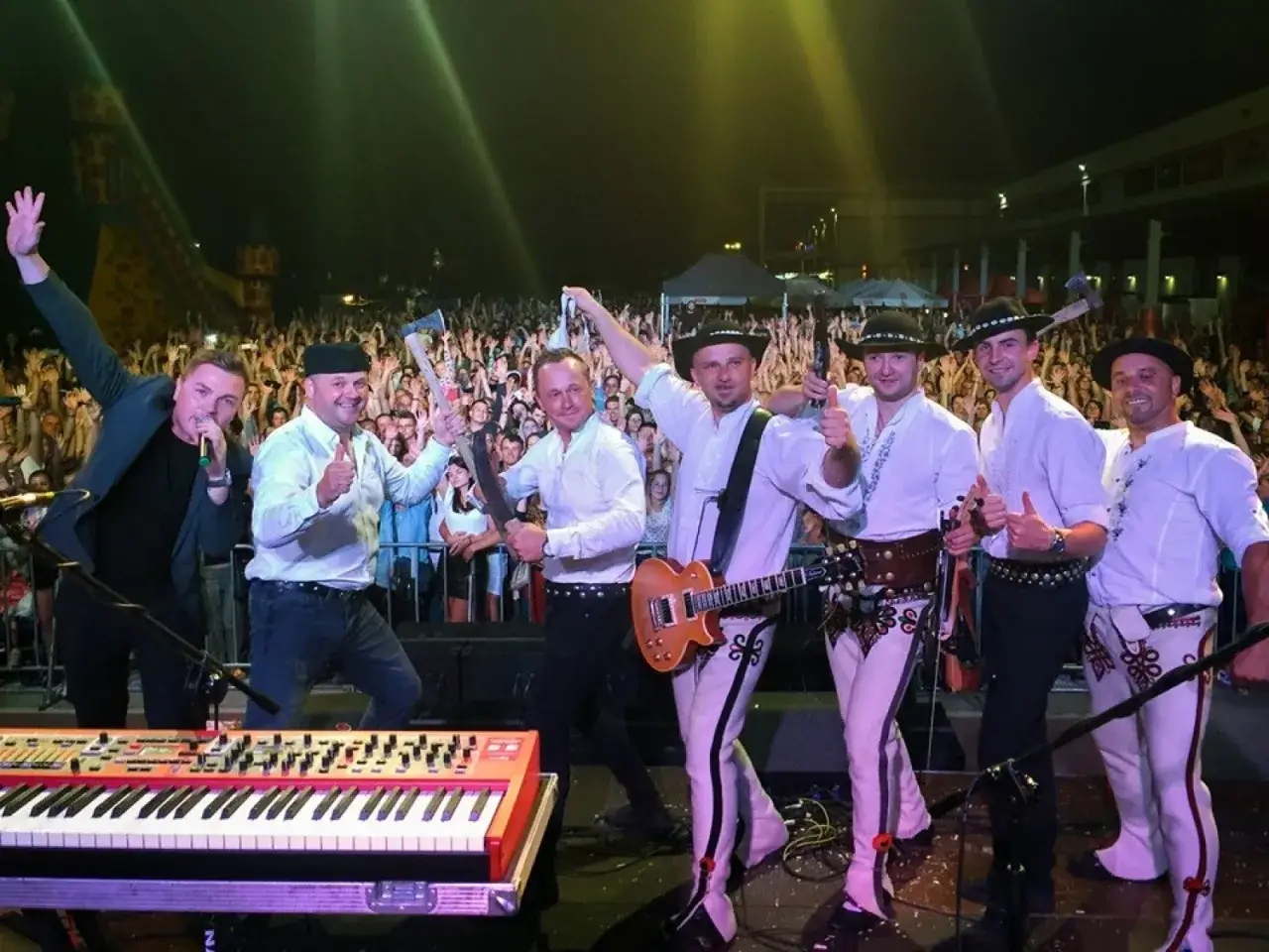 Baciary koncert plenerowy vs klub
