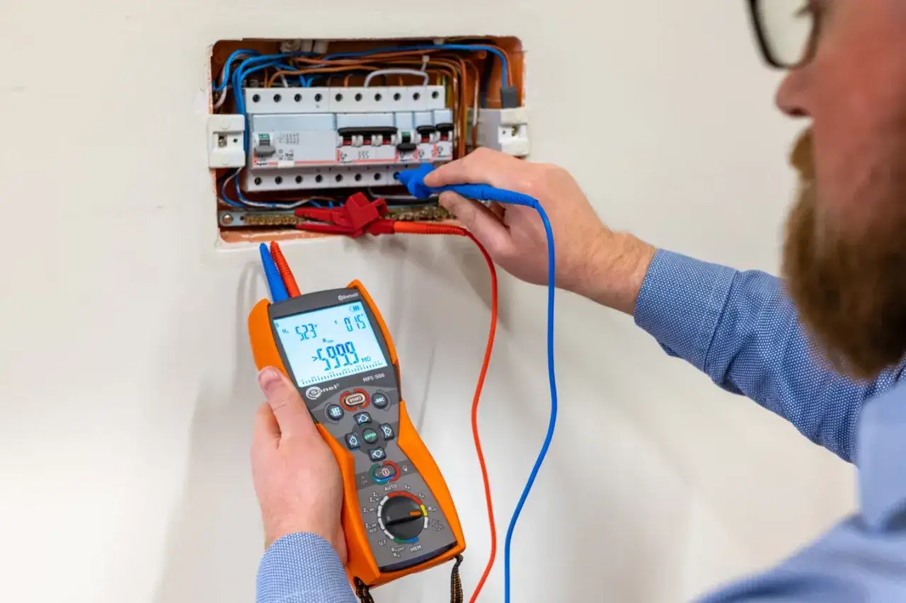 Elektryk pomiary instalacji elektrycznej, miernik elektryczny
