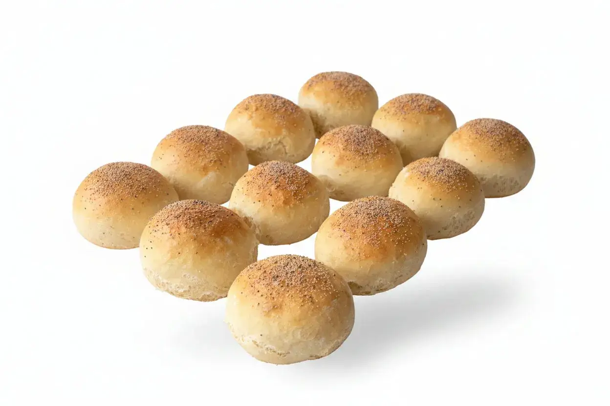 Tolv gyllene frallor med vallmofrön, perfekta för ett enkelt frallor recept.
