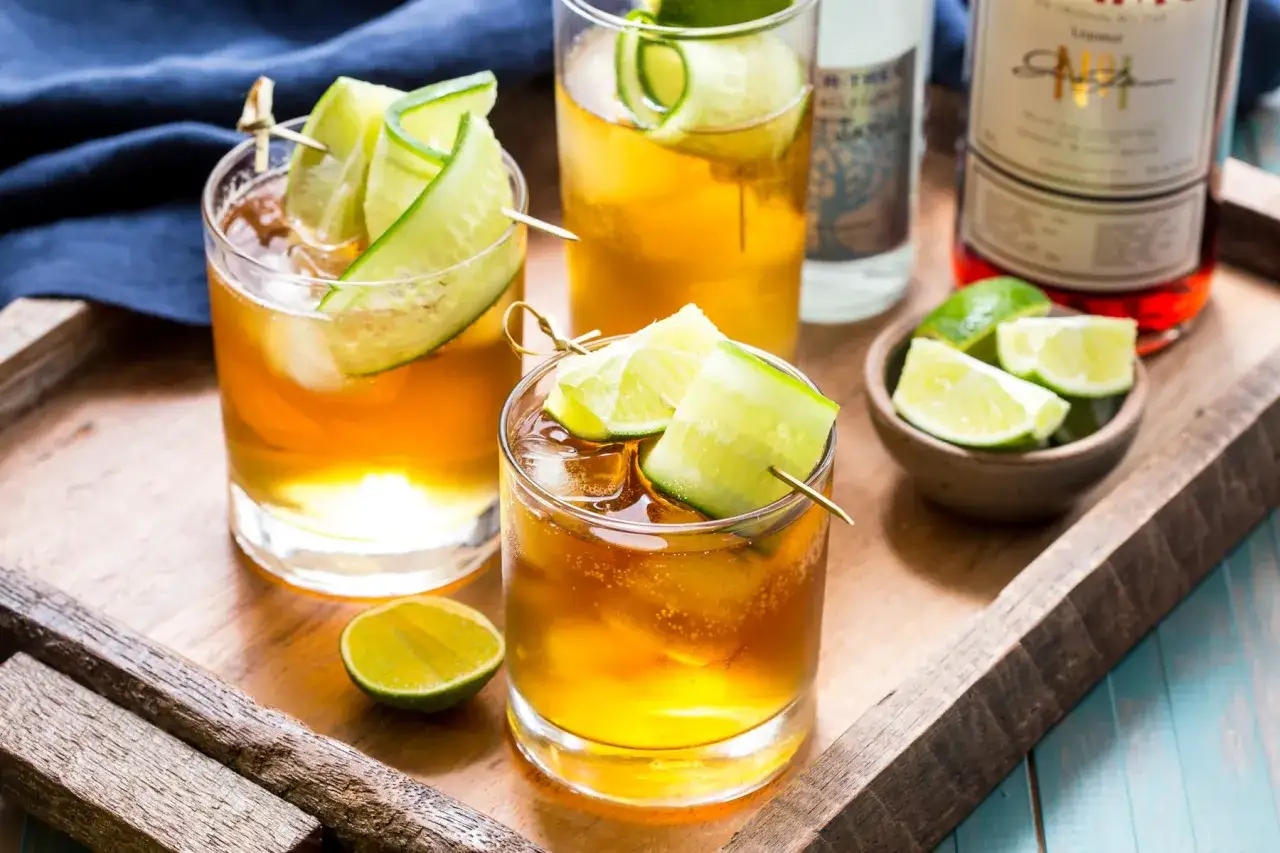 Varianti cocktail Pimm's Royal Pimm's & Tonic con guarnizioni