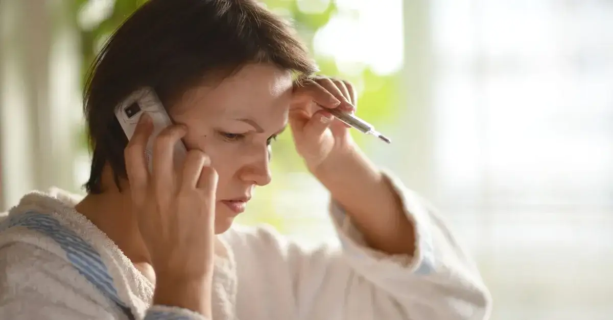 Osoba sfrustrowana dzwoniąca do lekarza, zajęta linia telefoniczna