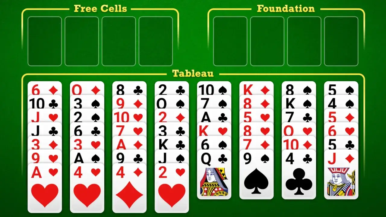 Plansza do gry freecell klasyczny. Karty ułożone w kolumnach na stole, cztery wolne pola i cztery pola fundacji.