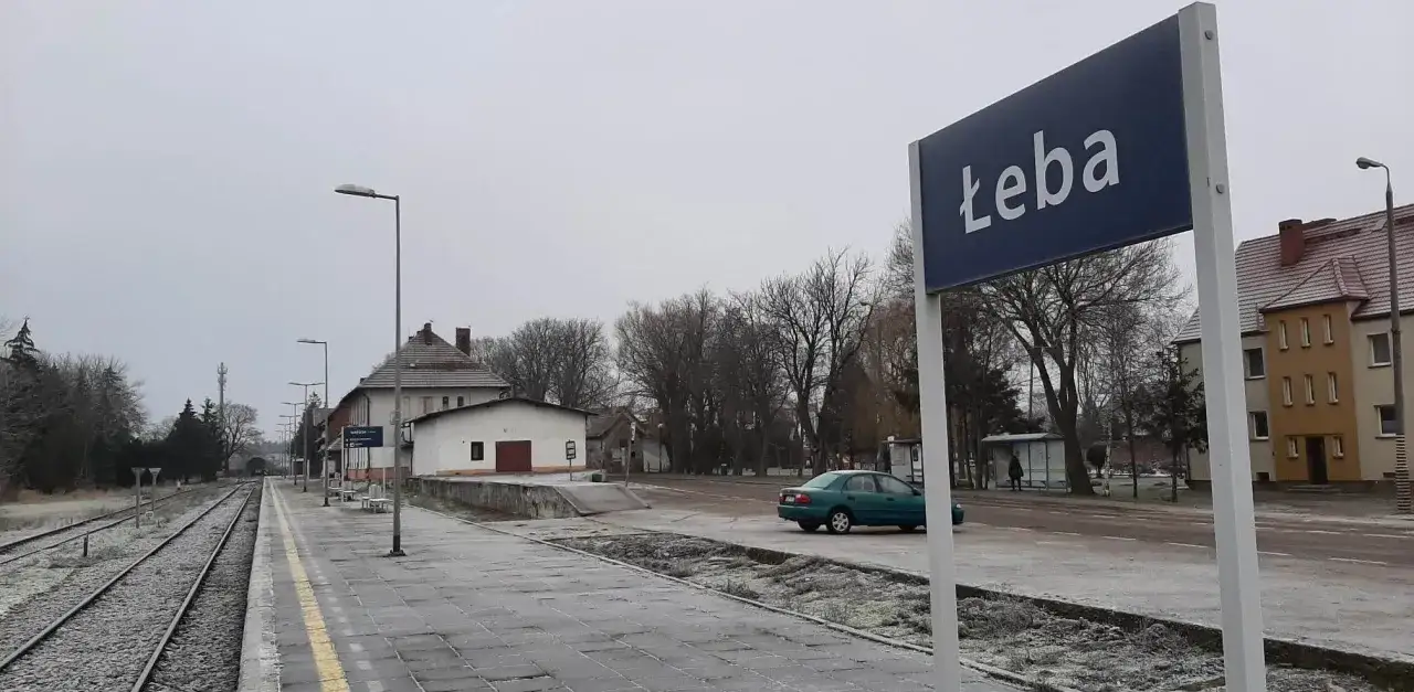 dojazd Łeba samochodem pociągiem