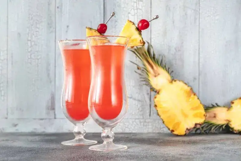 bezalkoholowy drink ananasowy z grenadyną