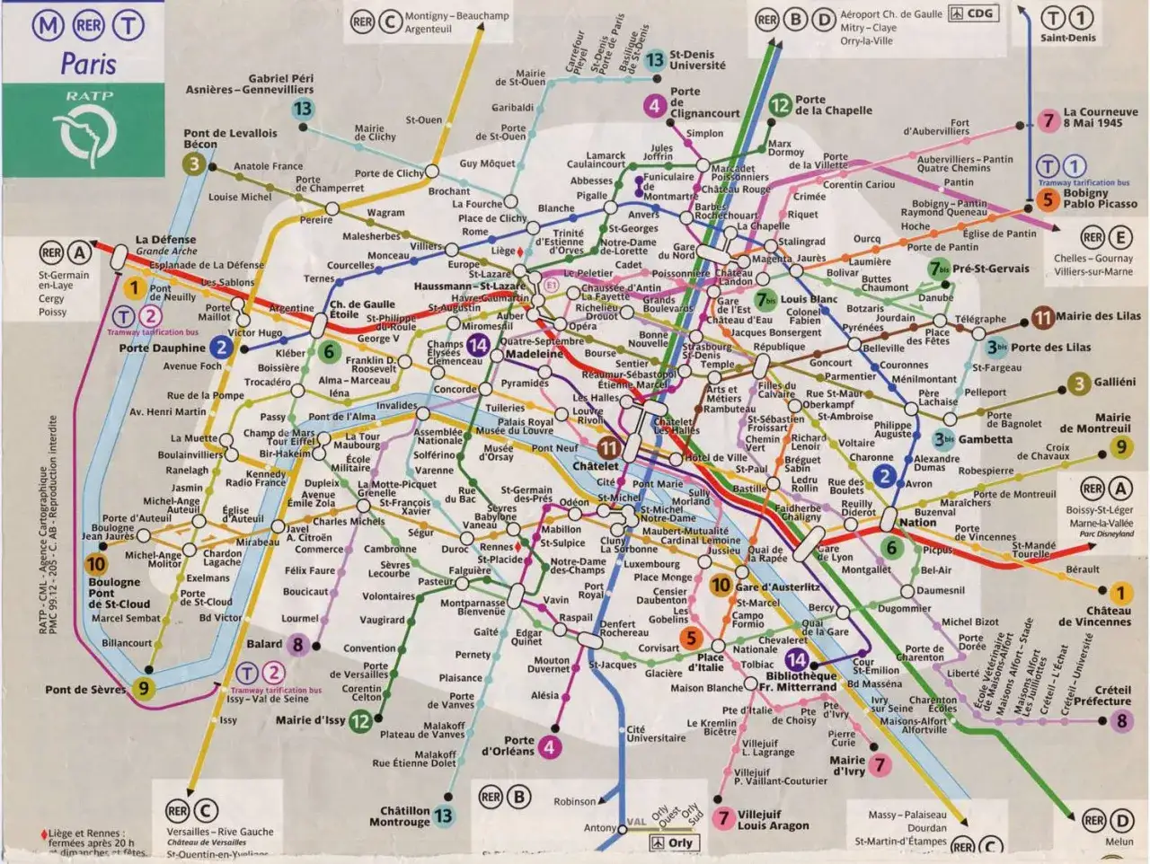 W Paryżu jest 16 linii metra i RER.