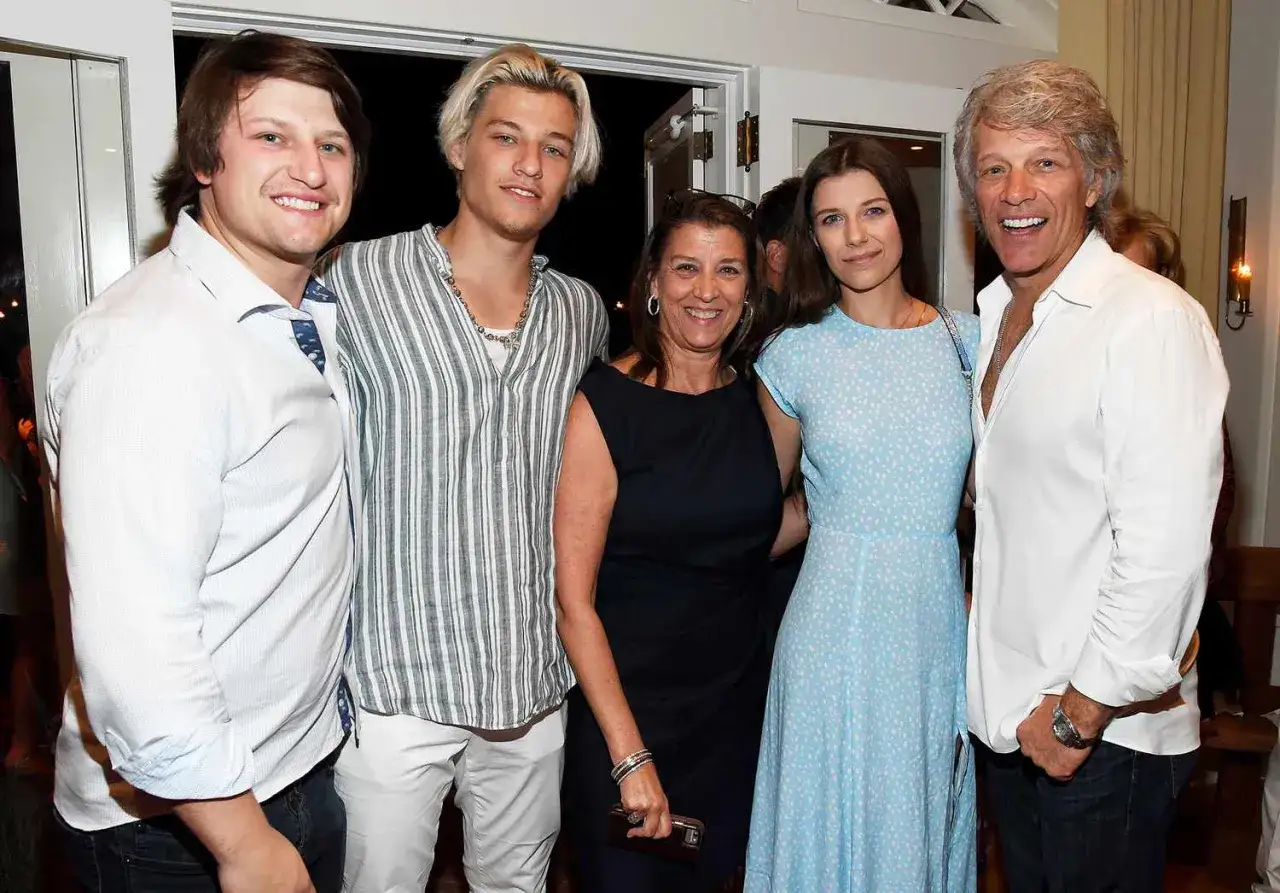 Jon Bon Jovi z dziećmi: Jacob, Jesse, Stephanie i Romeo. Rodzinne spotkanie.