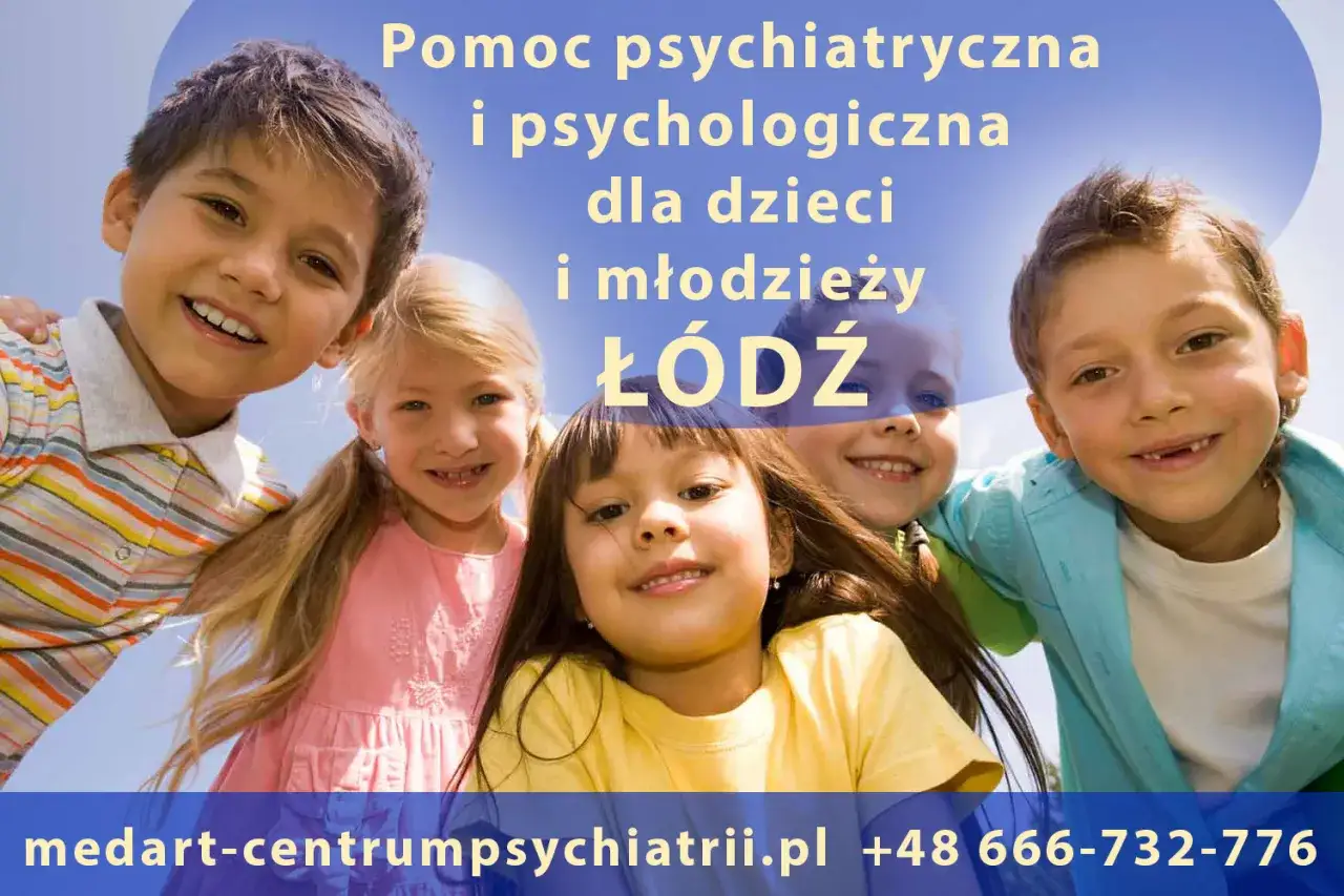 Uśmiechnięte dzieci na tle nieba, z tekstem