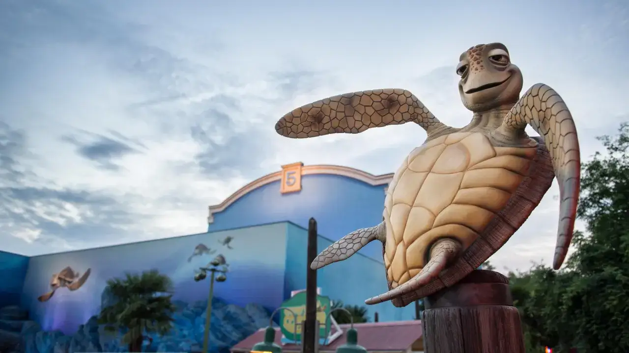 Estatua de Crush, la tortuga de