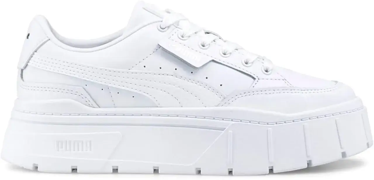 Białe skórzane buty sportowe Puma Mayze na grubej podeszwie. Klasyczny design z logo Puma.