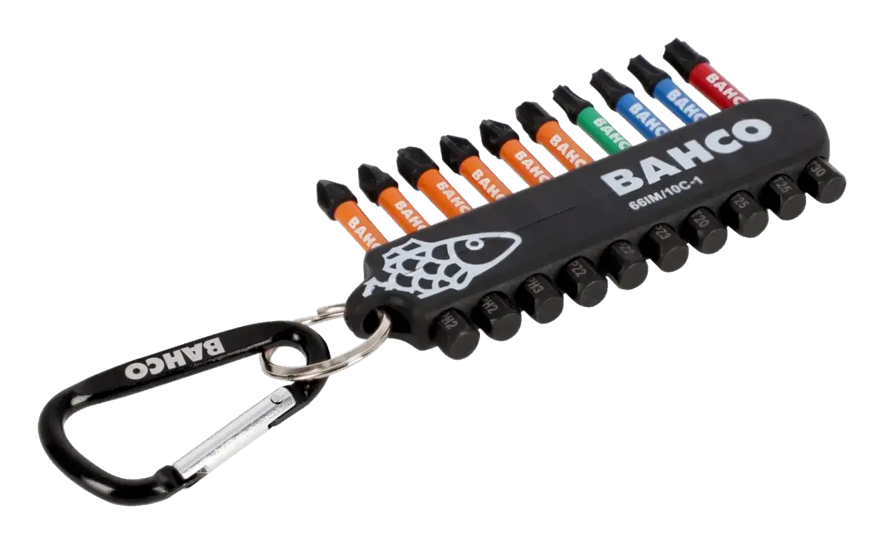 Juego de puntas de impacto Bahco con mosquet&oacute;n. Incluye puntas de diferentes tipos y tama&ntilde;os, organizadas en un soporte negro con un dise&ntilde;o de pez.