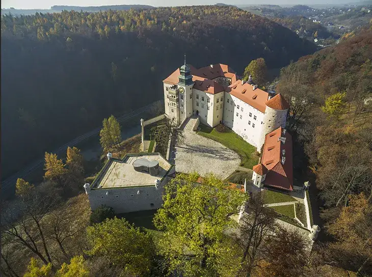 Zamek Pieskowa Skała widok ogólny