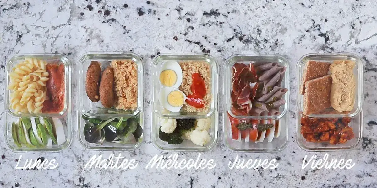 meal prep semanal tuppers saludables organizados en nevera