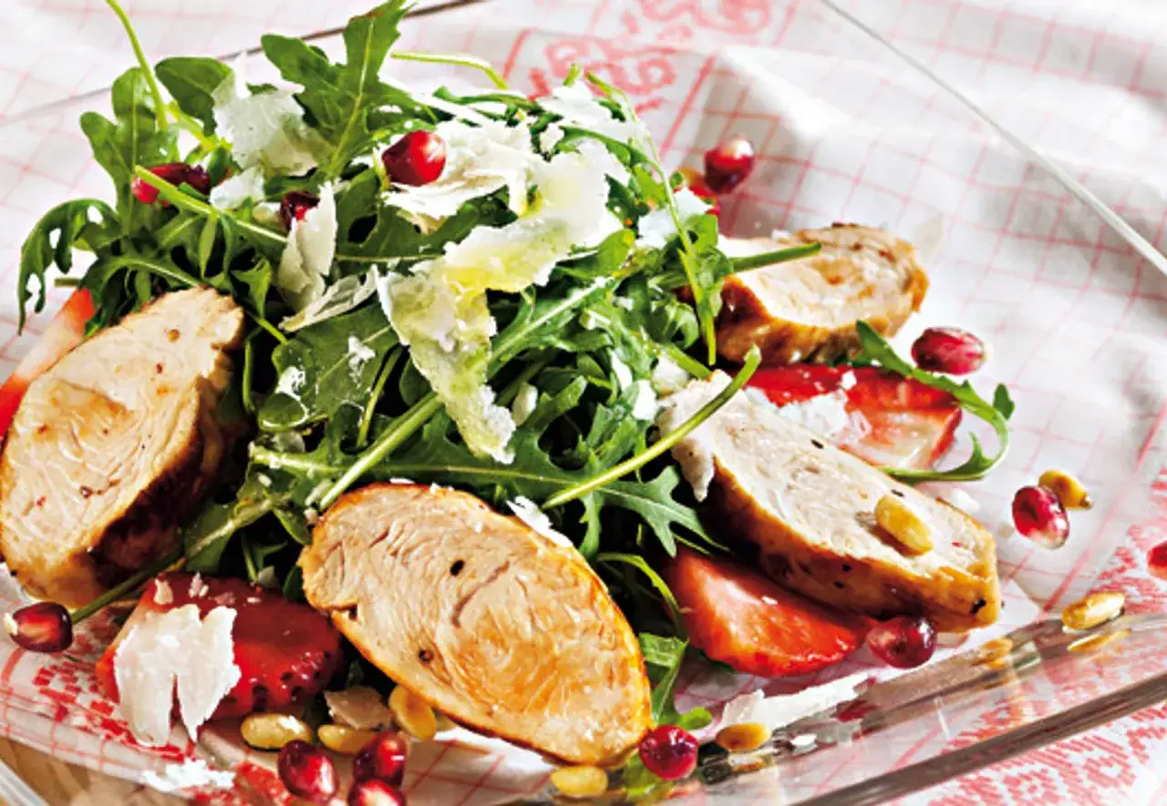 Drei verschiedene Putenstreifen-Salat-Variationen