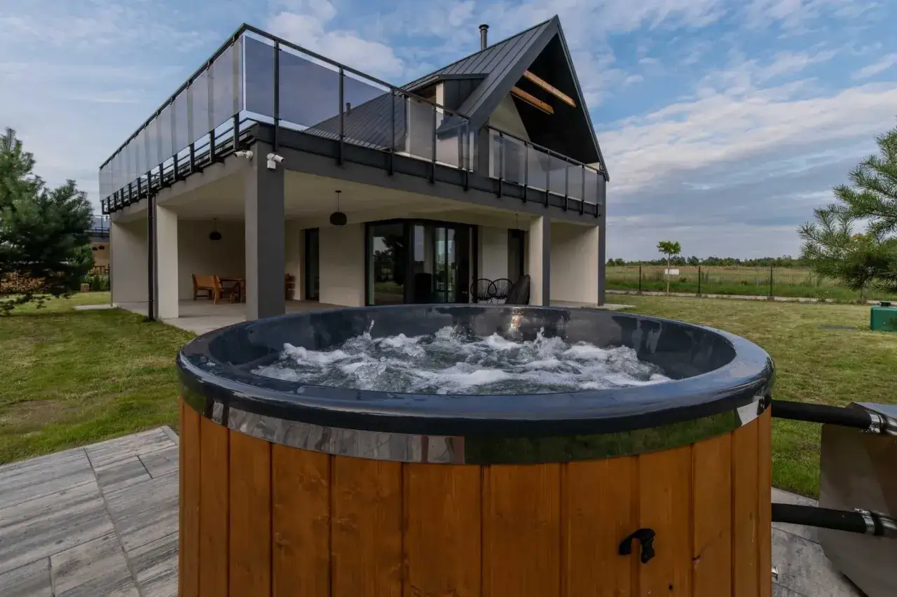 Luksusowy domek SPA Mazury widok na jezioro