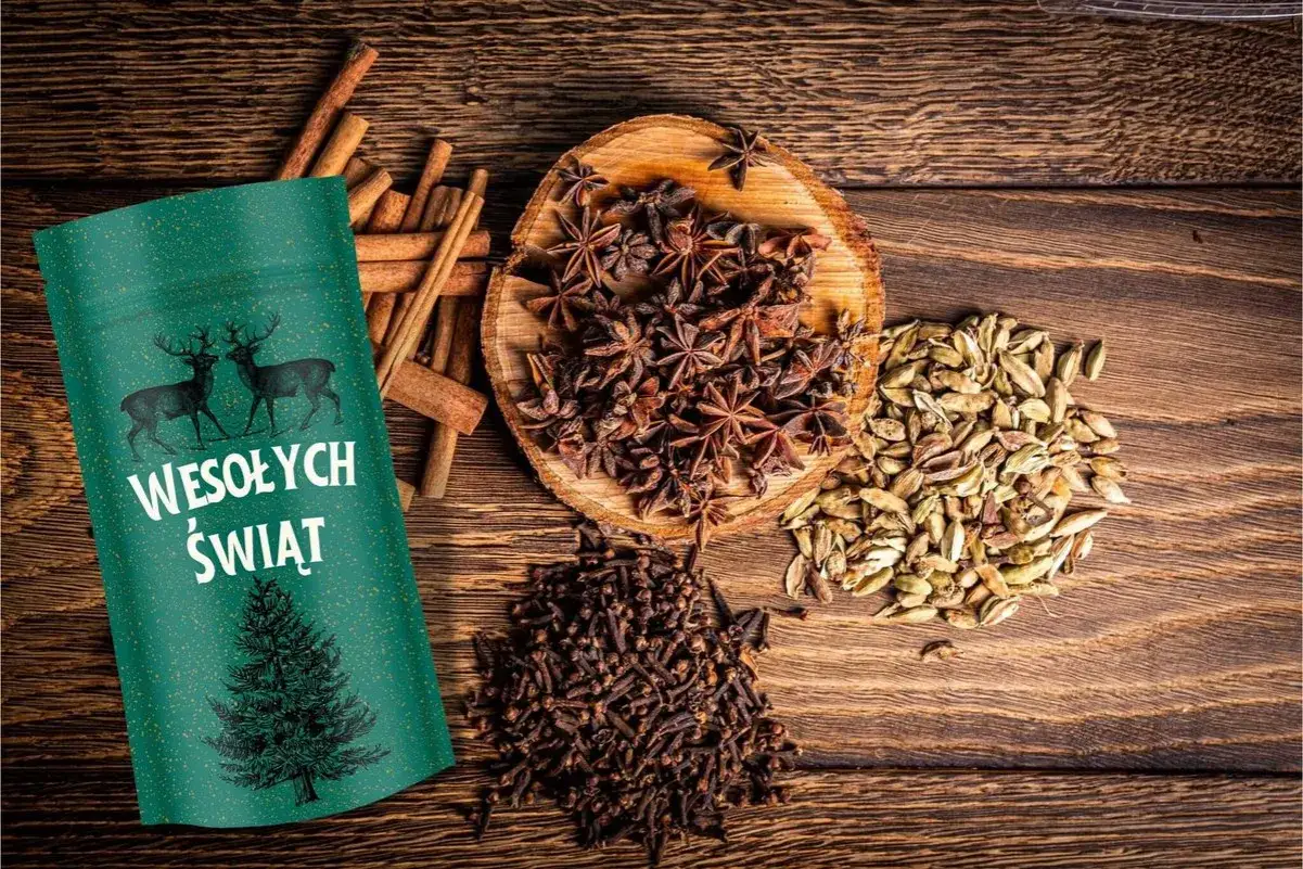 całe przyprawy do grzańca cynamon goździki anyż