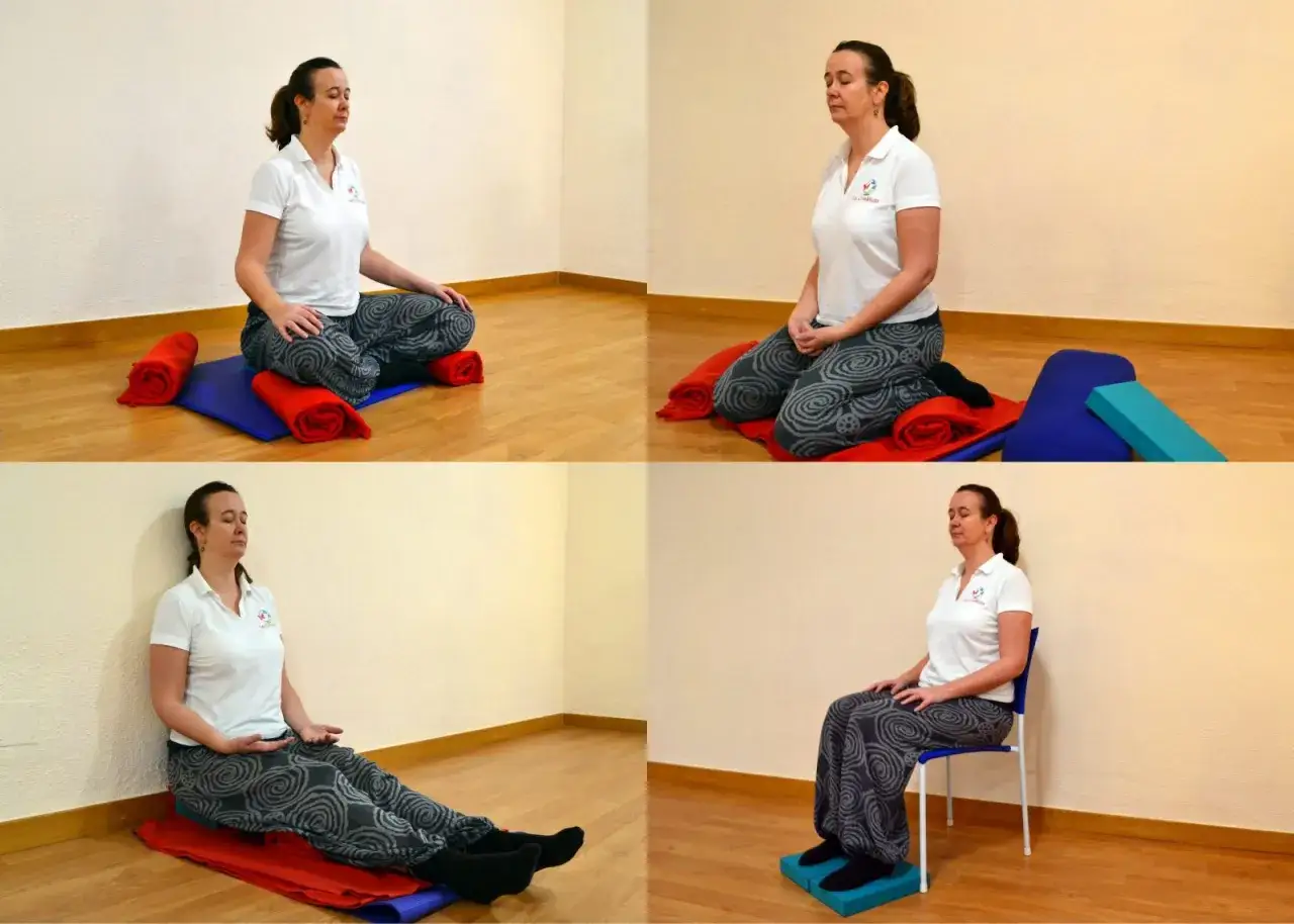 Vier Bilder zeigen eine Frau in verschiedenen Meditationshaltungen. Eine achtsamkeitsmeditations anleitung mit Hilfsmitteln wie Kissen und Decken.