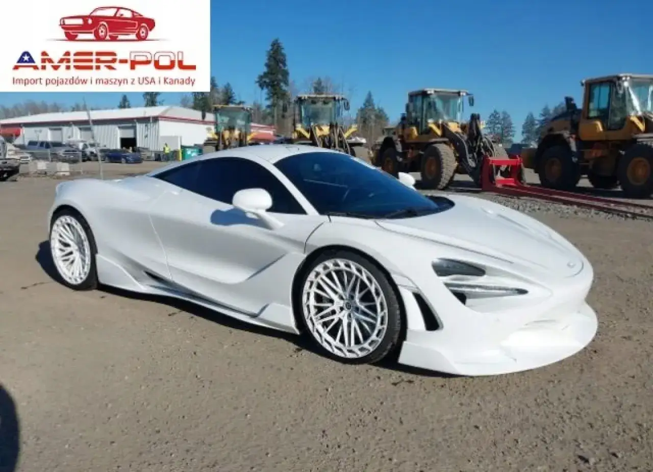 Biały McLaren 720S z białymi felgami, gotowy do eksportu. Sprawdź mclaren 720s cena w AMER-POL.