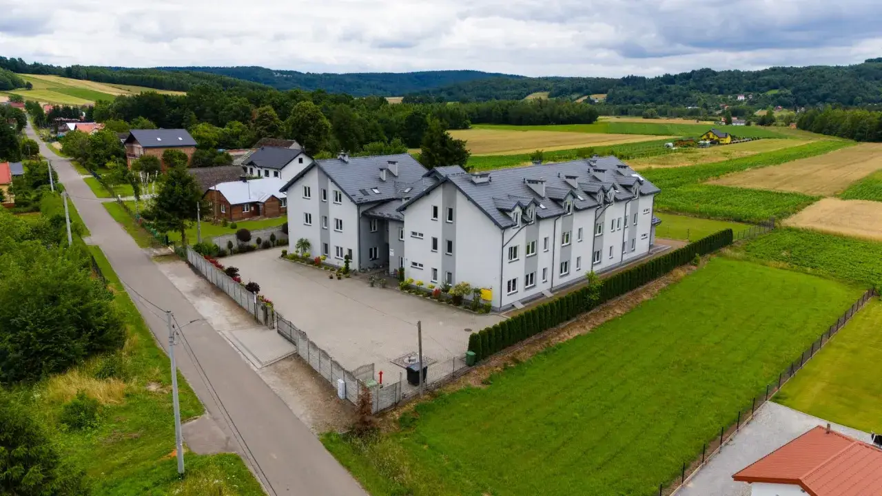 Elderis Zacisze Szczawno-Zdrój ośrodek opiekuńczo-leczniczy z zewnątrz