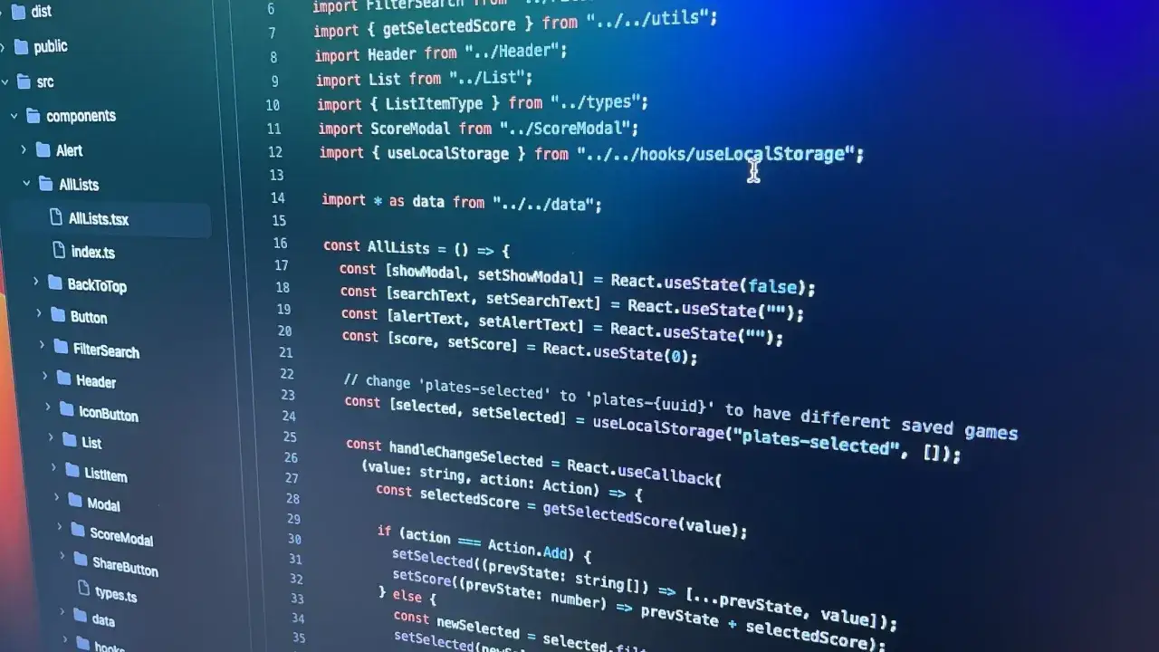 Code source en TypeScript, avec un commentaire expliquant l'utilisation de `useLocalStorage` pour g&eacute;rer les jeux sauvegard&eacute;s.
