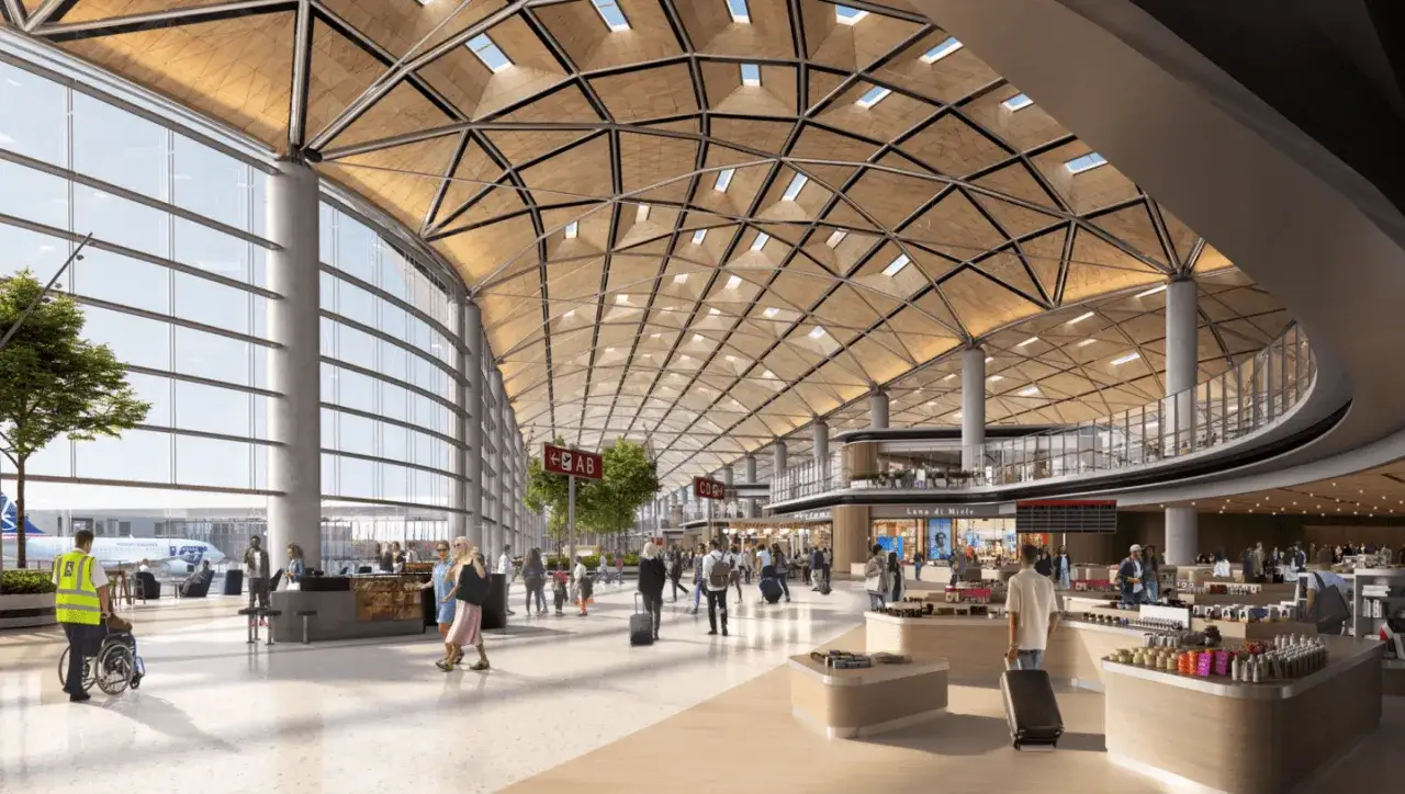 Nowoczesny terminal lotniczy CPK Warszawa z przestronnym wnętrzem, przeszklonymi ścianami i drewnianym sufitem.