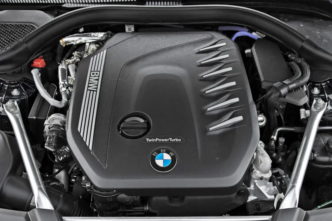 Silnik TwinPower Turbo BMW G30 540i. Potężna jednostka napędowa gotowa do drogi.