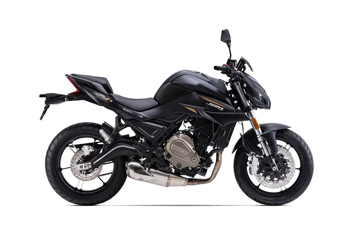 Motocicleta negra deportiva, estilo naked, con detalles dorados y motor visible. Ideal para quienes buscan motos de 35kw con diseño moderno.