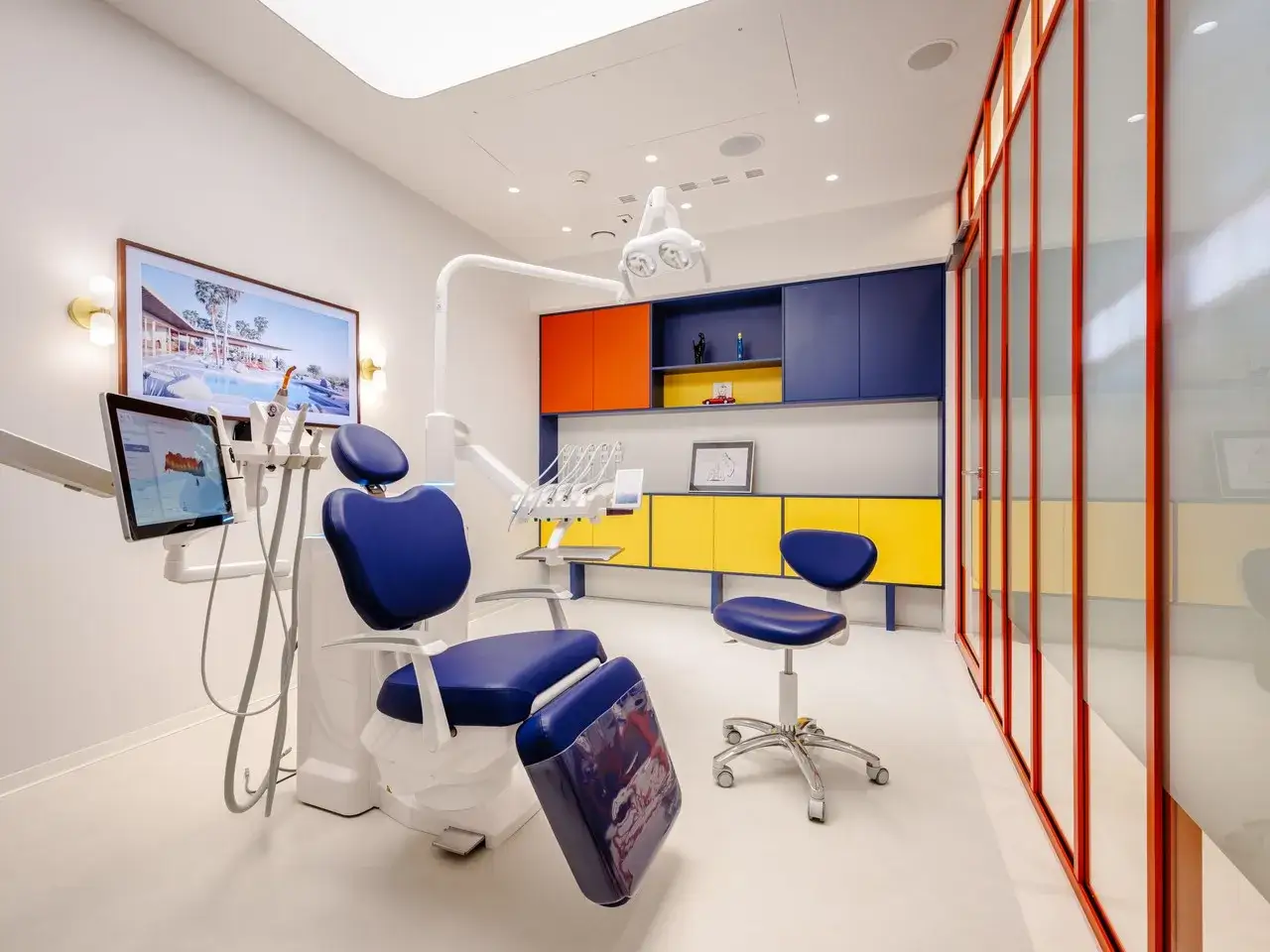 Nowoczesny gabinet stomatologiczny, wyposażenie kliniki dentystycznej