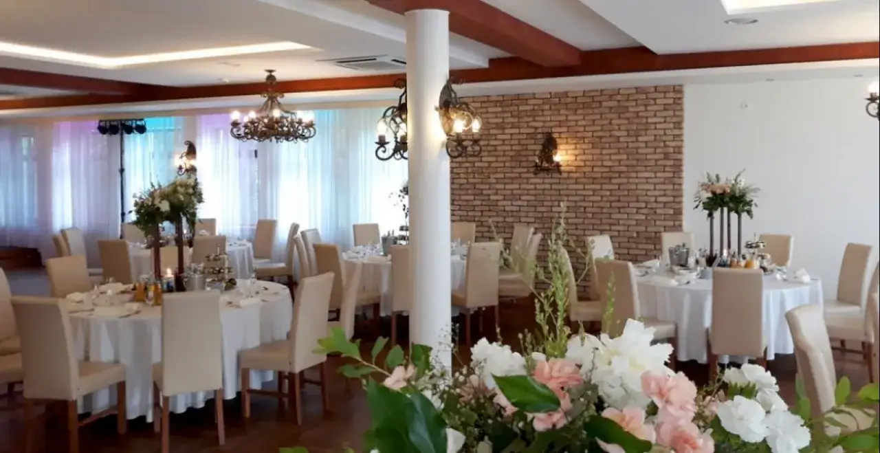 Restauracja Podzamcze Dobczyce widok na zamek