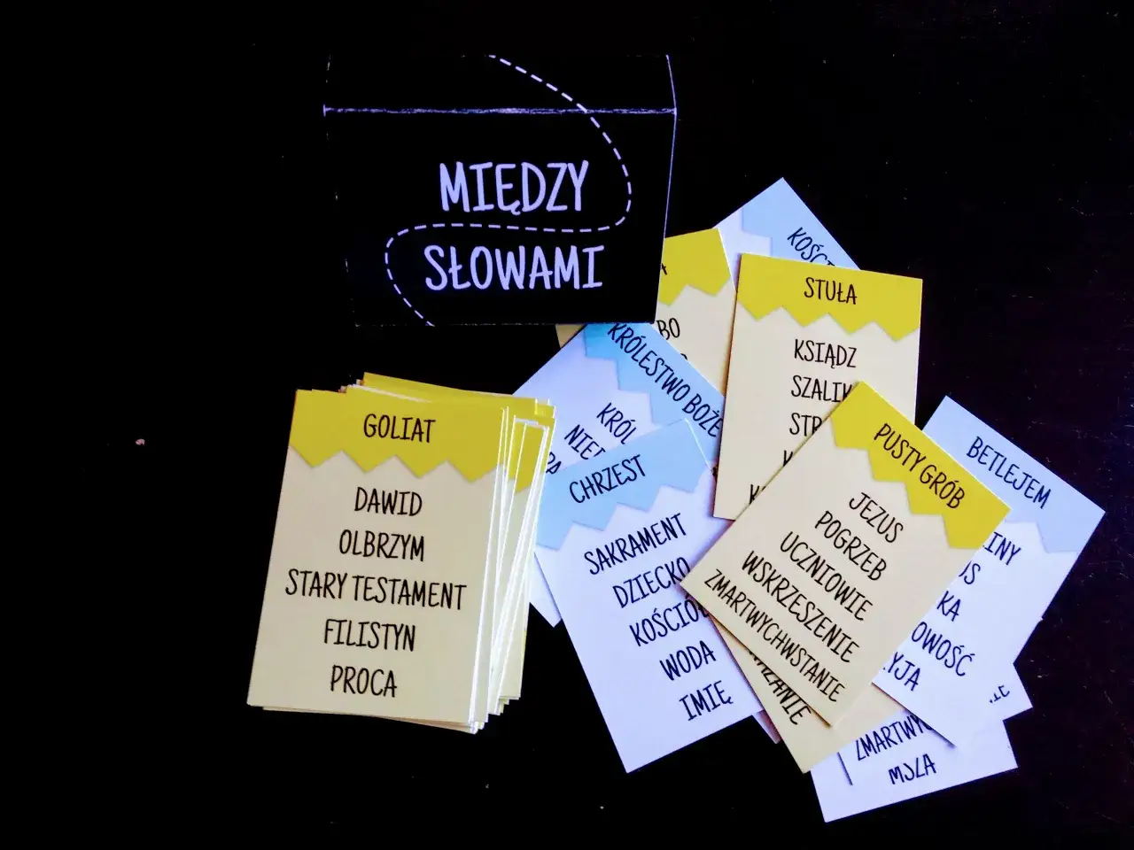 Karty z hasłami do gry 