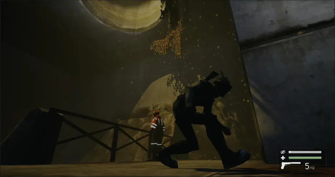 Sam Fisher w akcji w **splinter cell remake**. Cień postaci i przeciwnik w pomarańczowej kurtce.