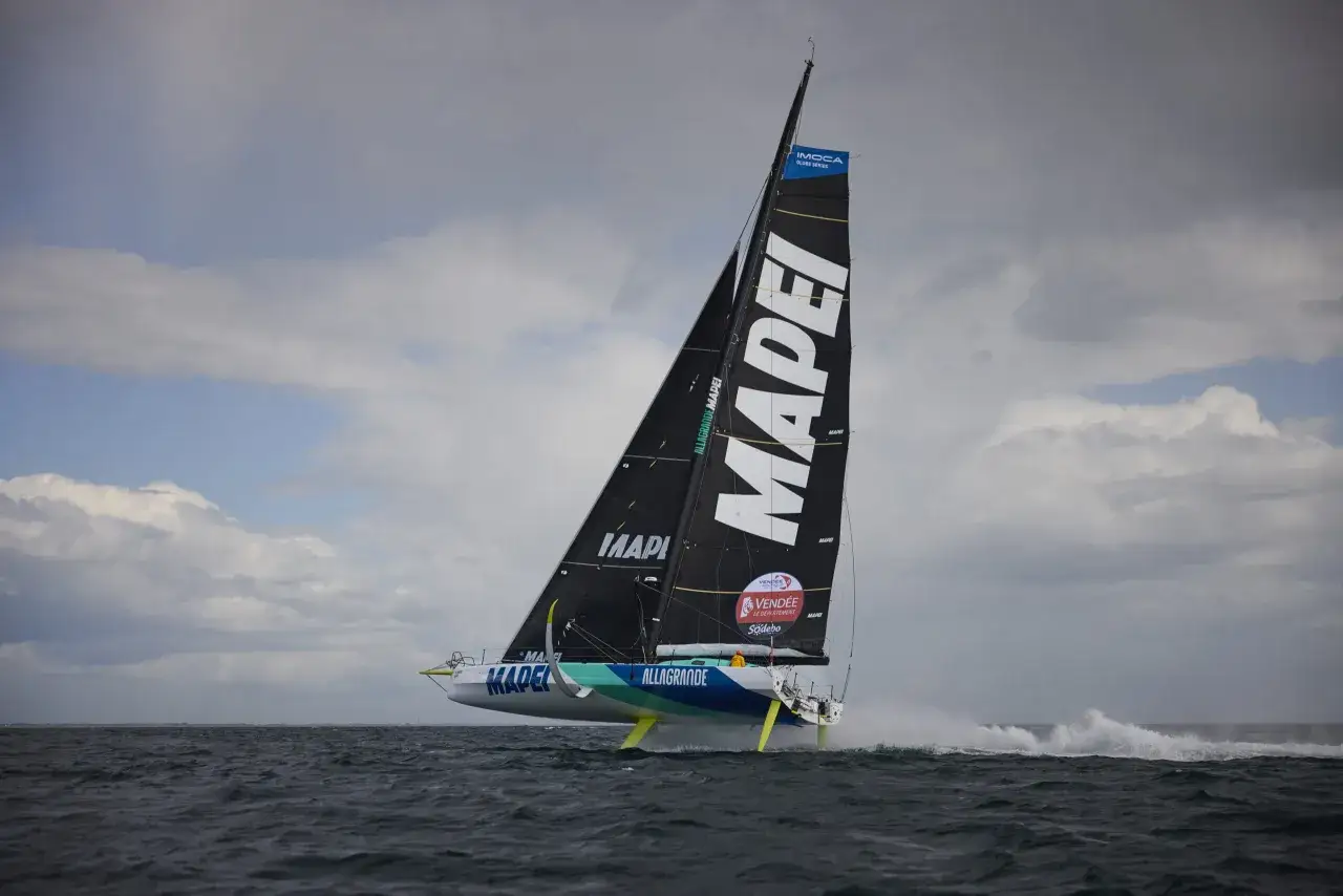 S&eacute;bastien Marsset navigue sur son voilier 