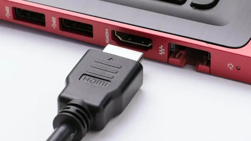 różne typy kabli HDMI i ich wtyczki