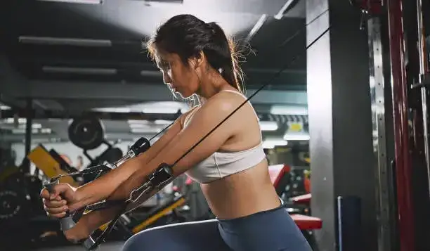 Zdjęcie Ejercicios de pecho en el gimnasio para maximizar tu desarrollo muscular