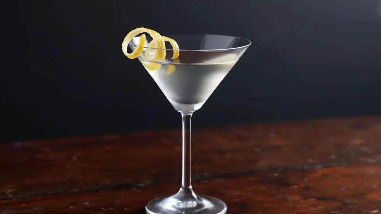 Zdjęcie Przepis na martini dry drink: poznaj sekrety idealnego koktajlu