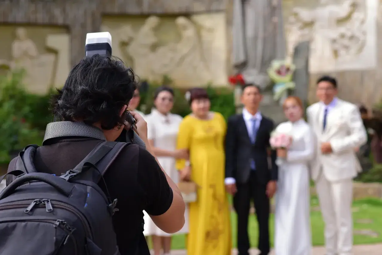Różne style fotografii ślubnej, kolaż zdjęć: reportażowe, fine art, boho
