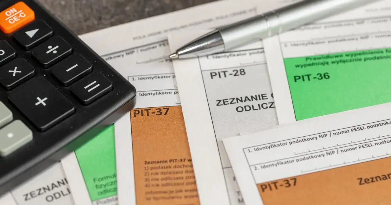 Kalkulator i formularze PIT-37, PIT-28, PIT-36. Przygotowanie do rozliczenia ulgi rehabilitacyjnej na samochód w 2025 roku.