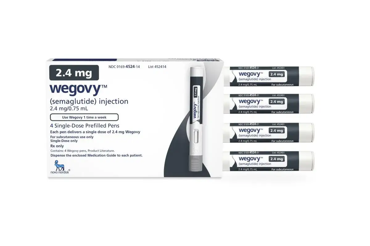 Opakowanie leku Wegovy 2.4 mg, zawierające cztery jednorazowe peny do wstrzykiwań podskórnych. To wsparcie w procesie odchudzania.