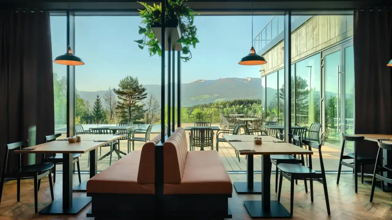 restauracja szklarska poręba widok na góry