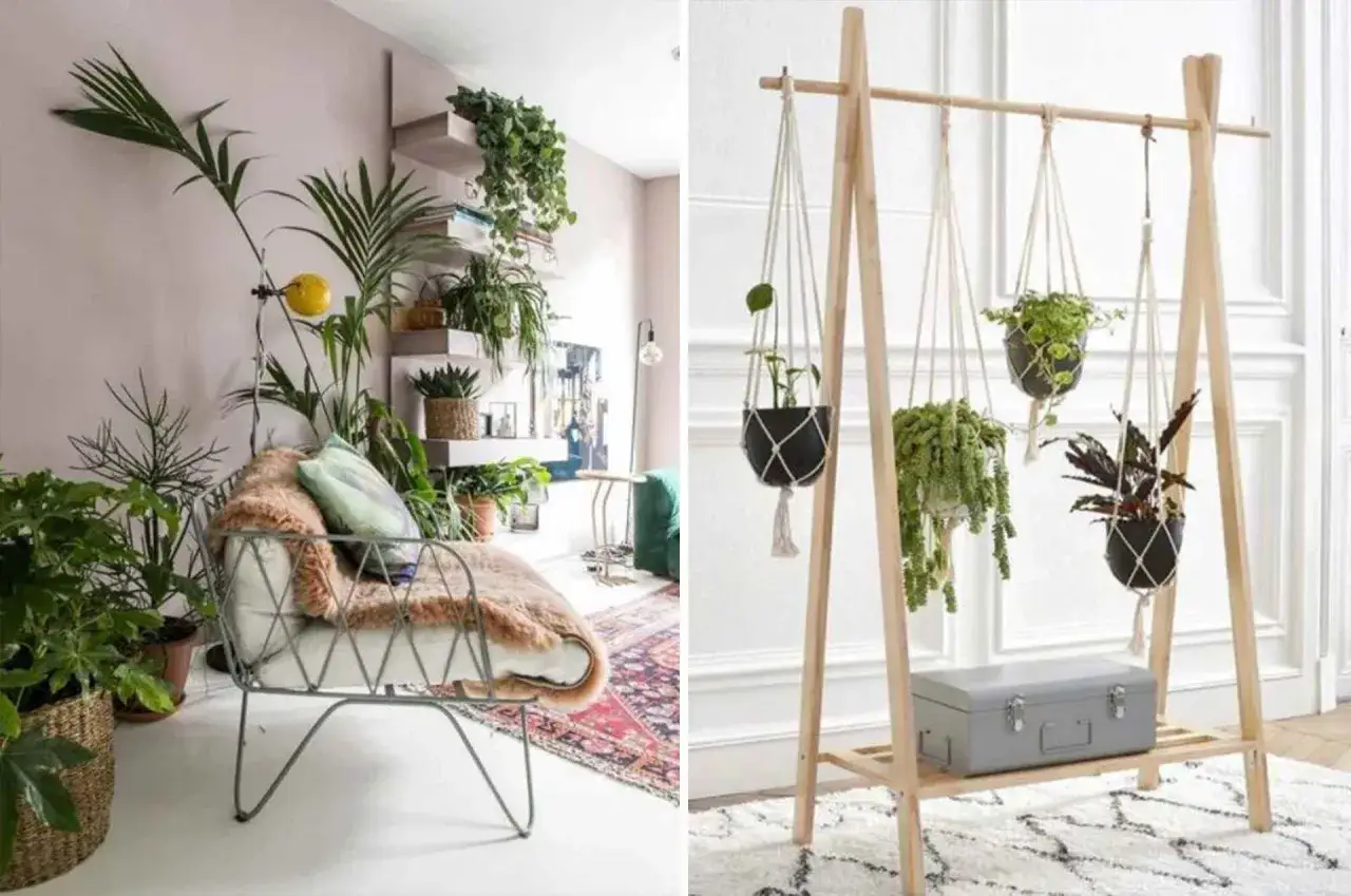 Un coin plantes salon bohème avec un fauteuil confortable et des étagères remplies de verdure. À droite, un portant en bois suspend des plantes en macramé.