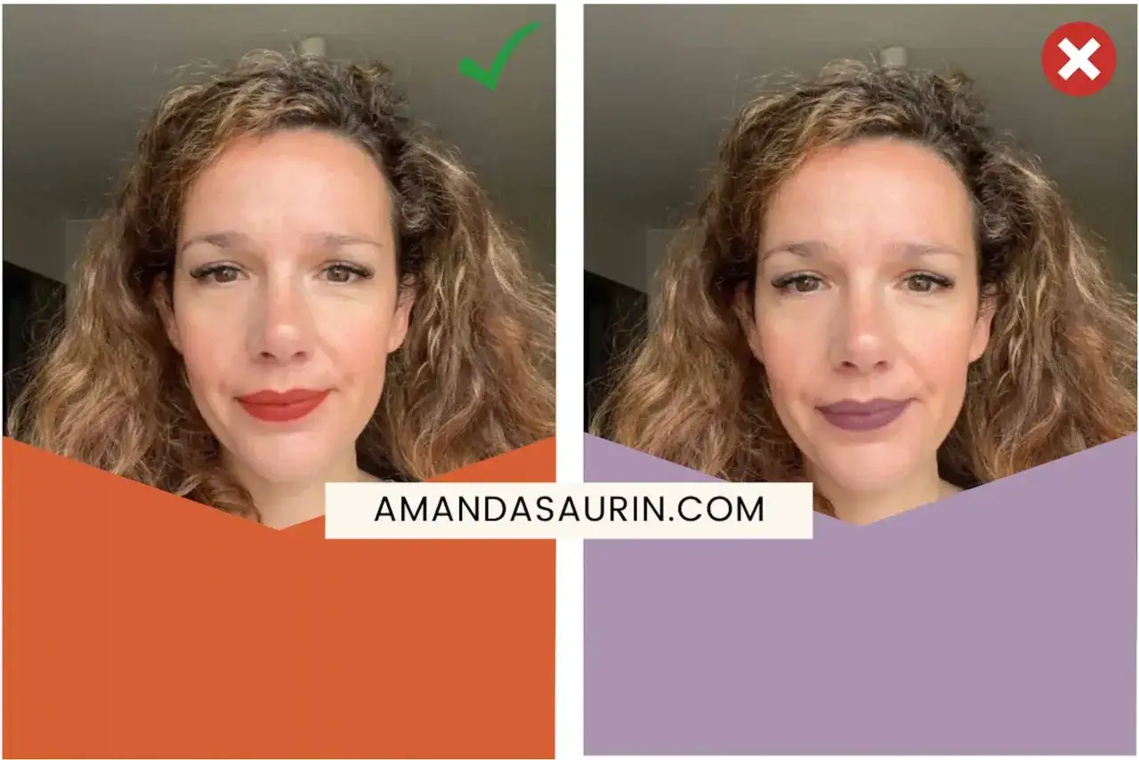 Comparaison de deux looks : rouge à lèvres rouge éclatant avec une colorimétrie cheveux réussie (coche verte) et un rouge à lèvres prune terne (croix rouge).