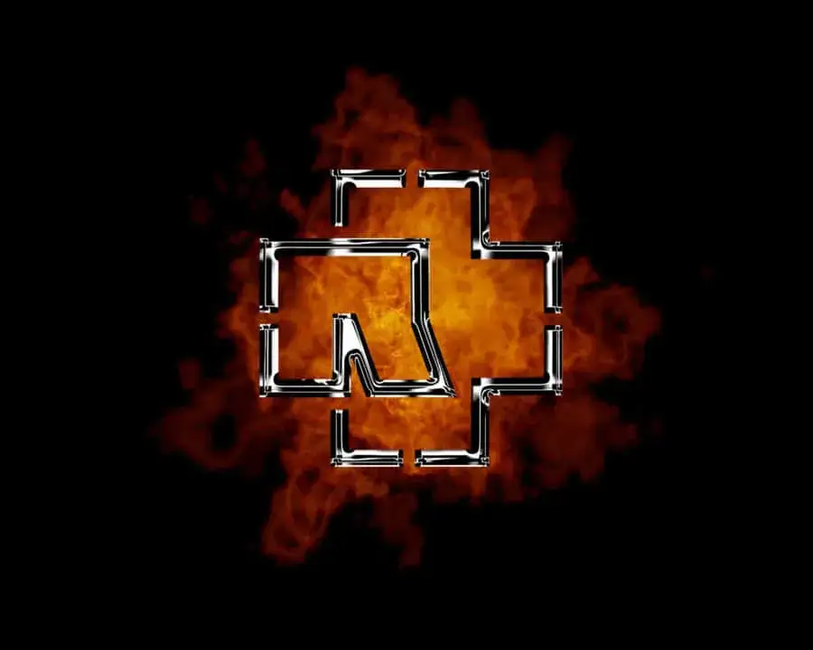 Rammstein logo na ognistym tle