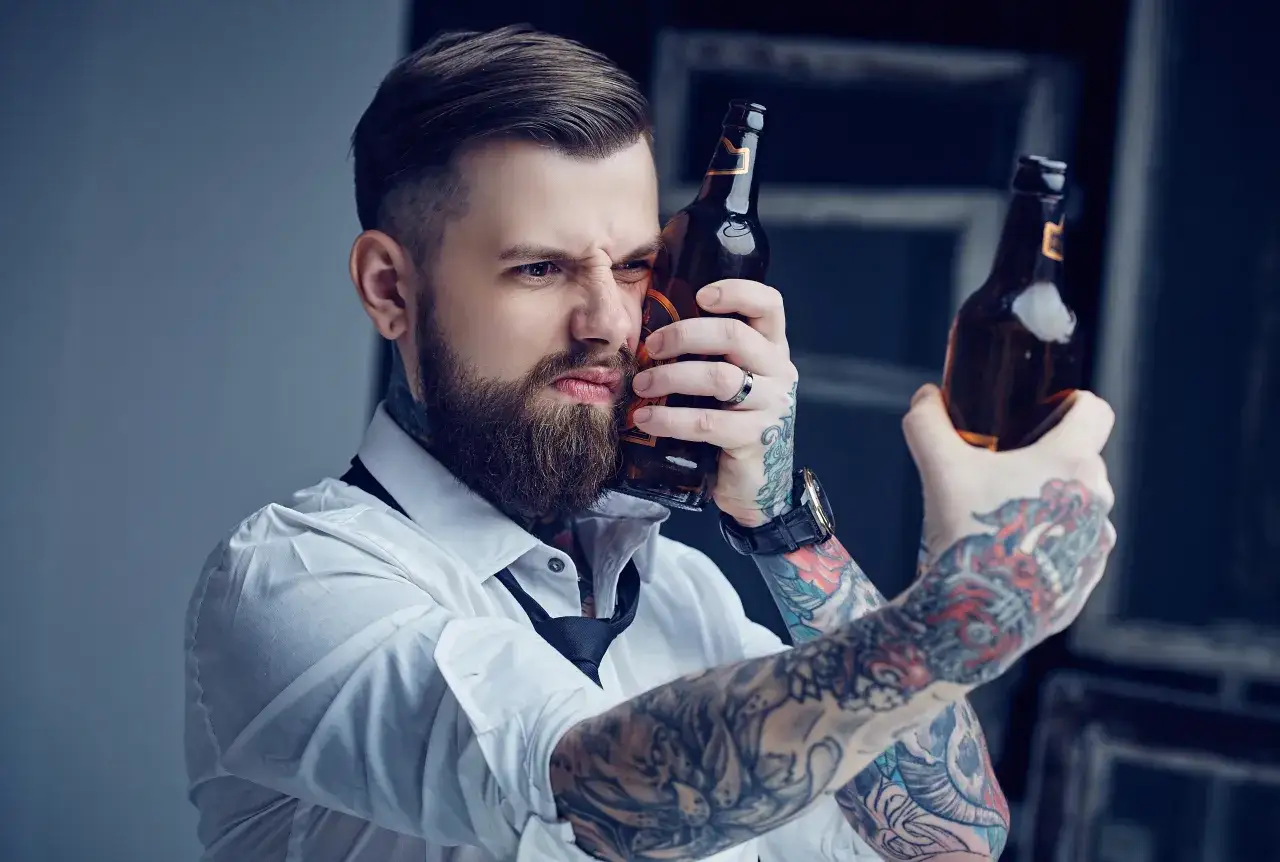 Zdjęcie Czy po tatuażu można pić alkohol? Skutki dla gojenia tatuażu