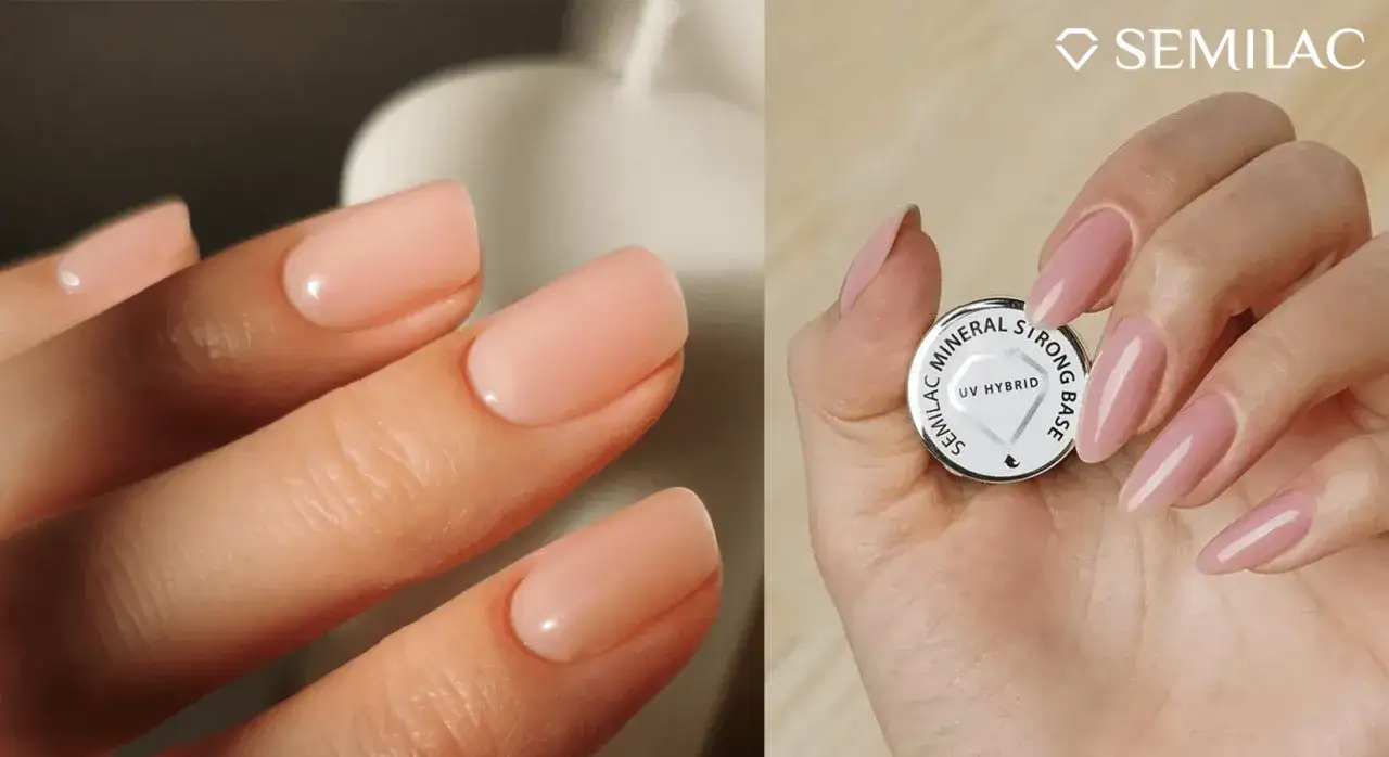 Dłonie z delikatnym, różowym manicure hybrydowym. Na jednym zdjęciu widać zbliżenie na paznokcie, na drugim dłoń trzymająca małe opakowanie z napisem