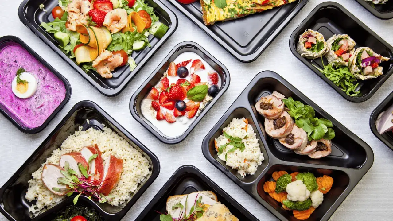 Rodzaje diet pudełkowych: wege, bezglutenowa, sportowa