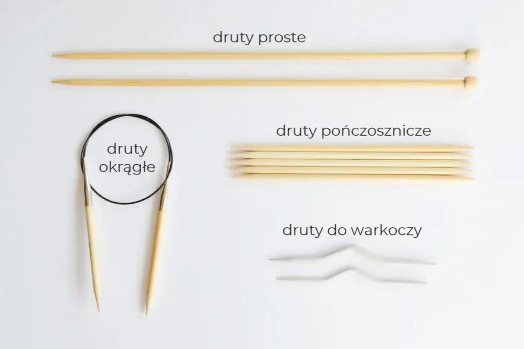 różne rodzaje drutów dziewiarskich na żyłce i proste