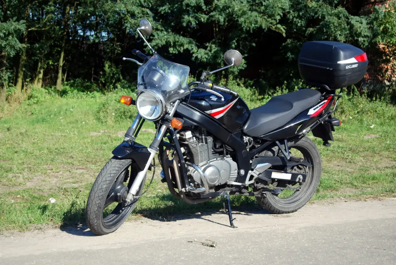 Suzuki GS 500E i GS 500F porównanie